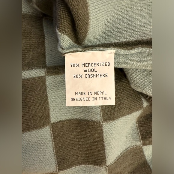 Happy Sheep NWT size Medium oversized green squares with hints of blue V neck - Picture 9 of 9